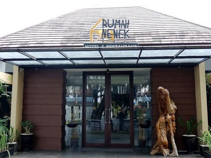 Rumah Nenek Hotel And Restaurant Padang  Esterno foto