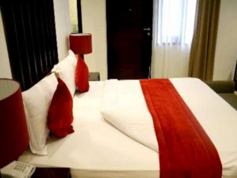 Rumah Nenek Hotel And Restaurant Padang  Esterno foto