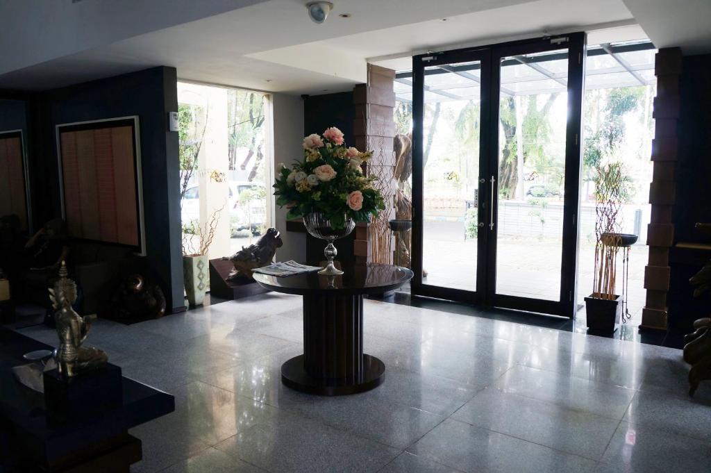 Rumah Nenek Hotel And Restaurant Padang  Esterno foto