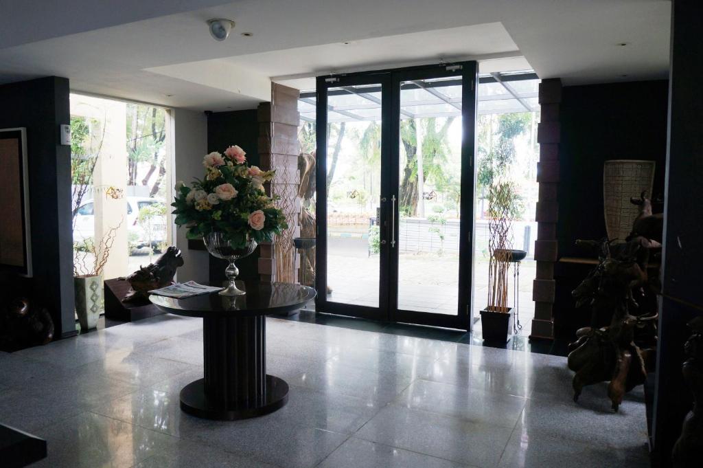 Rumah Nenek Hotel And Restaurant Padang  Esterno foto