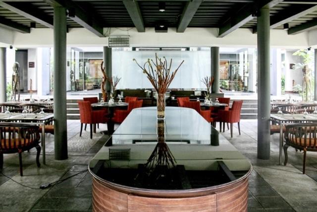 Rumah Nenek Hotel And Restaurant Padang  Esterno foto